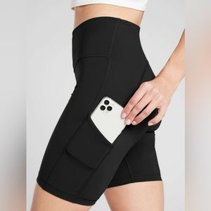 Athleta Ultimate Stash Pocket 7” Short S Black